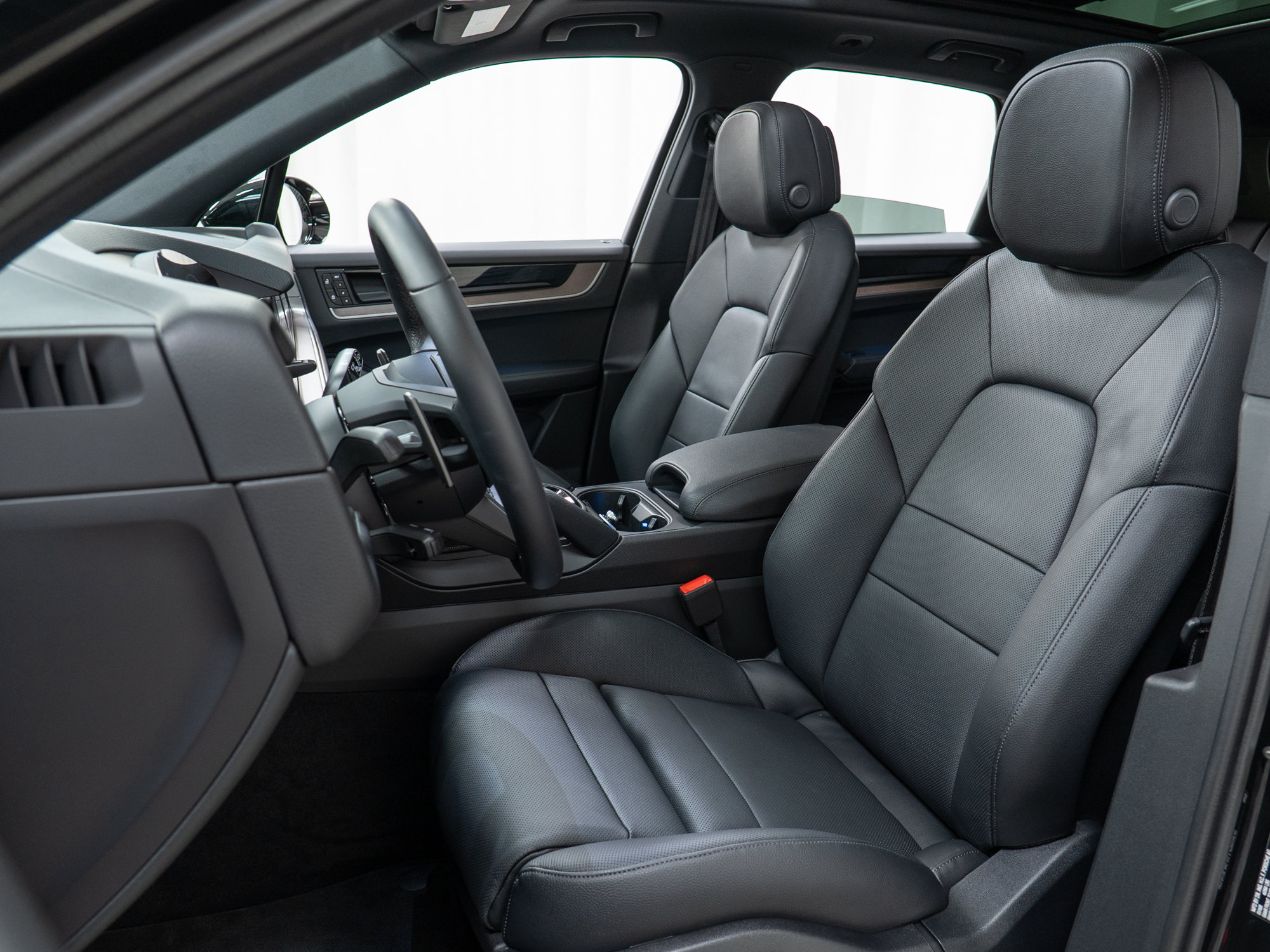 Used 2026 Porsche Cayenne AWD/4WD image 16