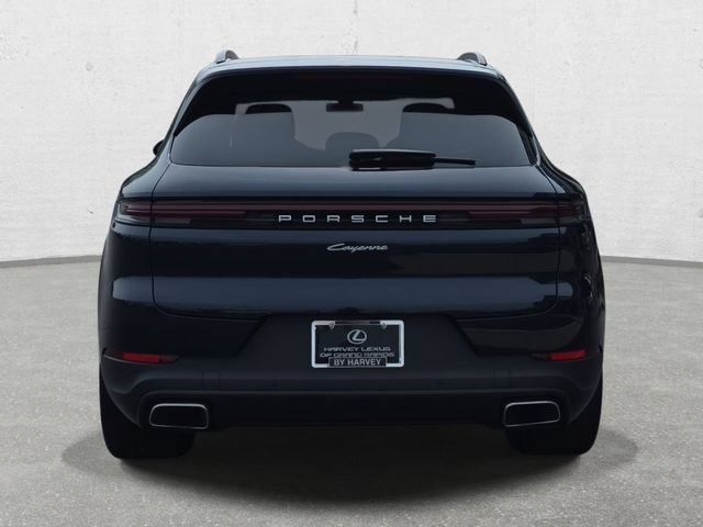 Used 2024 Porsche Cayenne AWD/4WD image 6