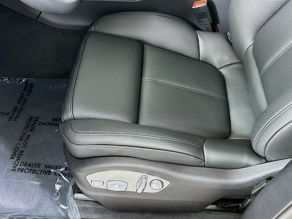 Certified 2026 Porsche Macan AWD/4WD image 22