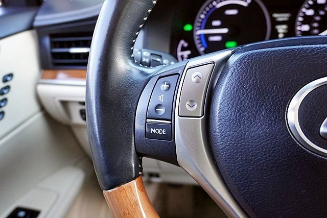 Used 2014 Lexus ES 300h w/ Luxury Package w/Bamboo Trim FWD image 44