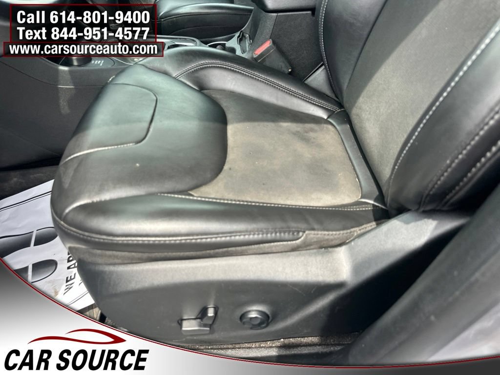 Used 2019 Jeep Cherokee Latitude Plus w/ Cold Weather Group AWD/4WD image 9
