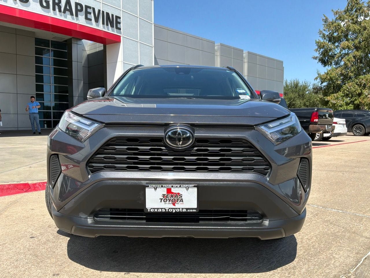 Used 2025 Toyota RAV4 XLE FWD image 3