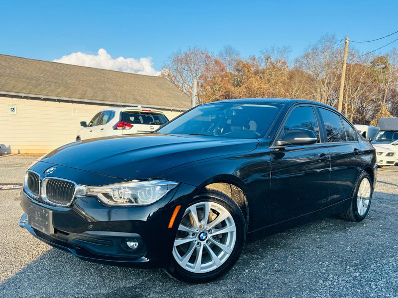 Used 2018 BMW 320i xDrive Sedan w/ Premium Package image 2