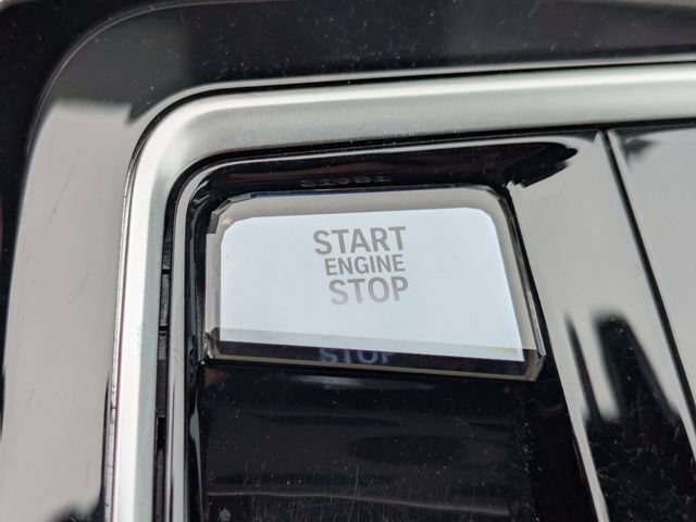 Used 2023 BMW 740i w/ Parking Assistance Package RWD image 30