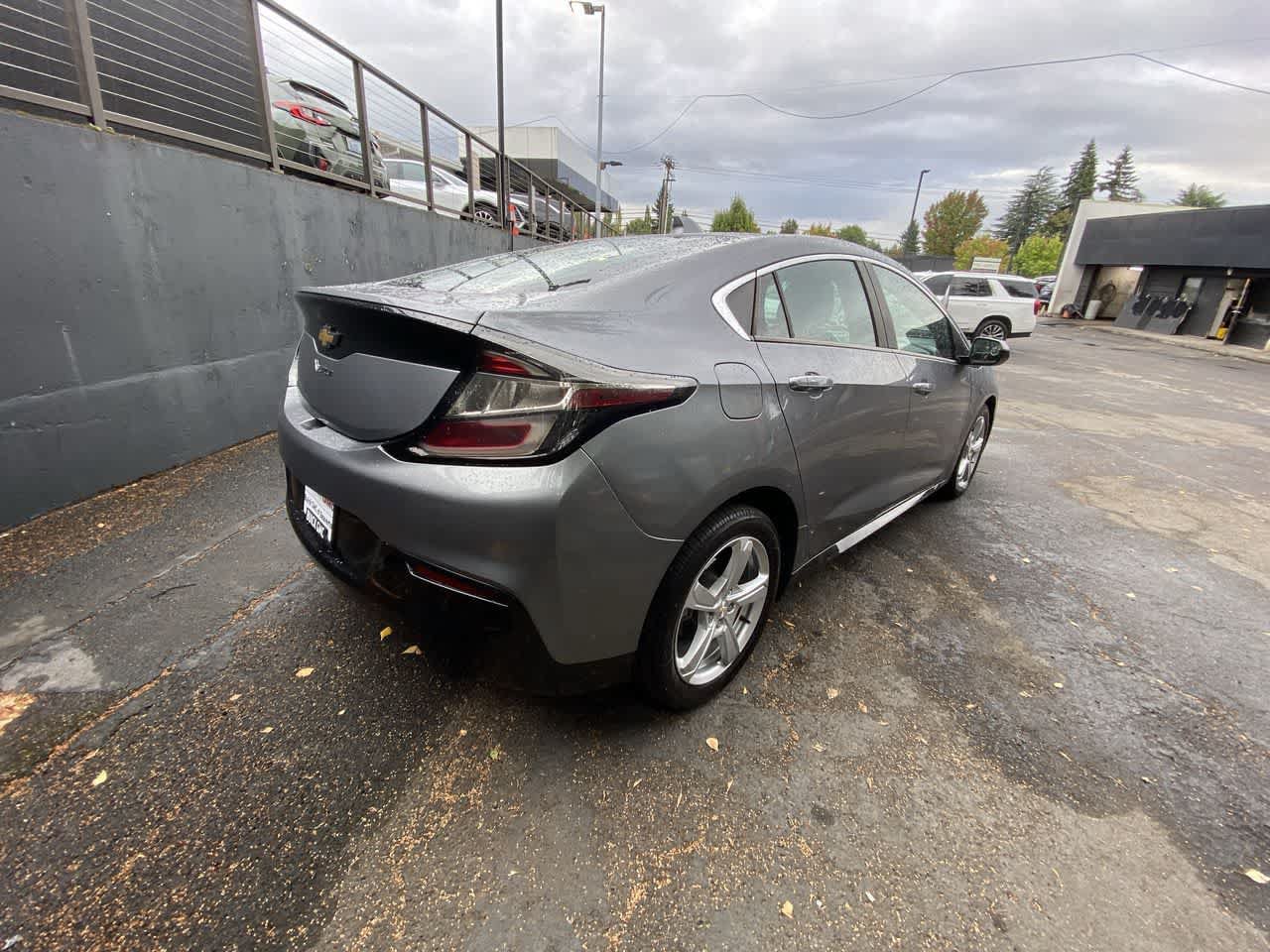 Used 2018 Chevrolet Volt LT FWD image 6
