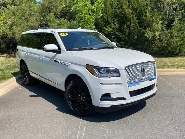 Used 2024 Lincoln Navigator Reserve AWD/4WD image 1