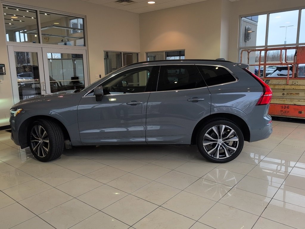 Used 2022 Volvo XC60 B5 Momentum w/ Advanced Package image 2