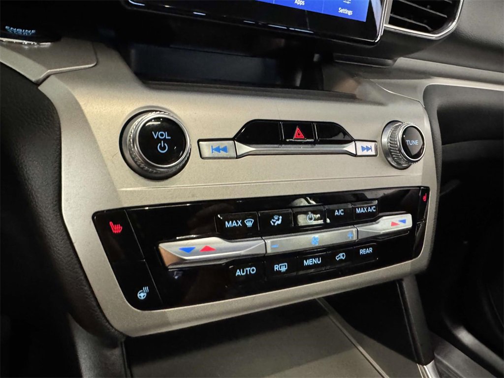 Used 2022 Ford Explorer XLT w/ Equipment Group 202A image 24