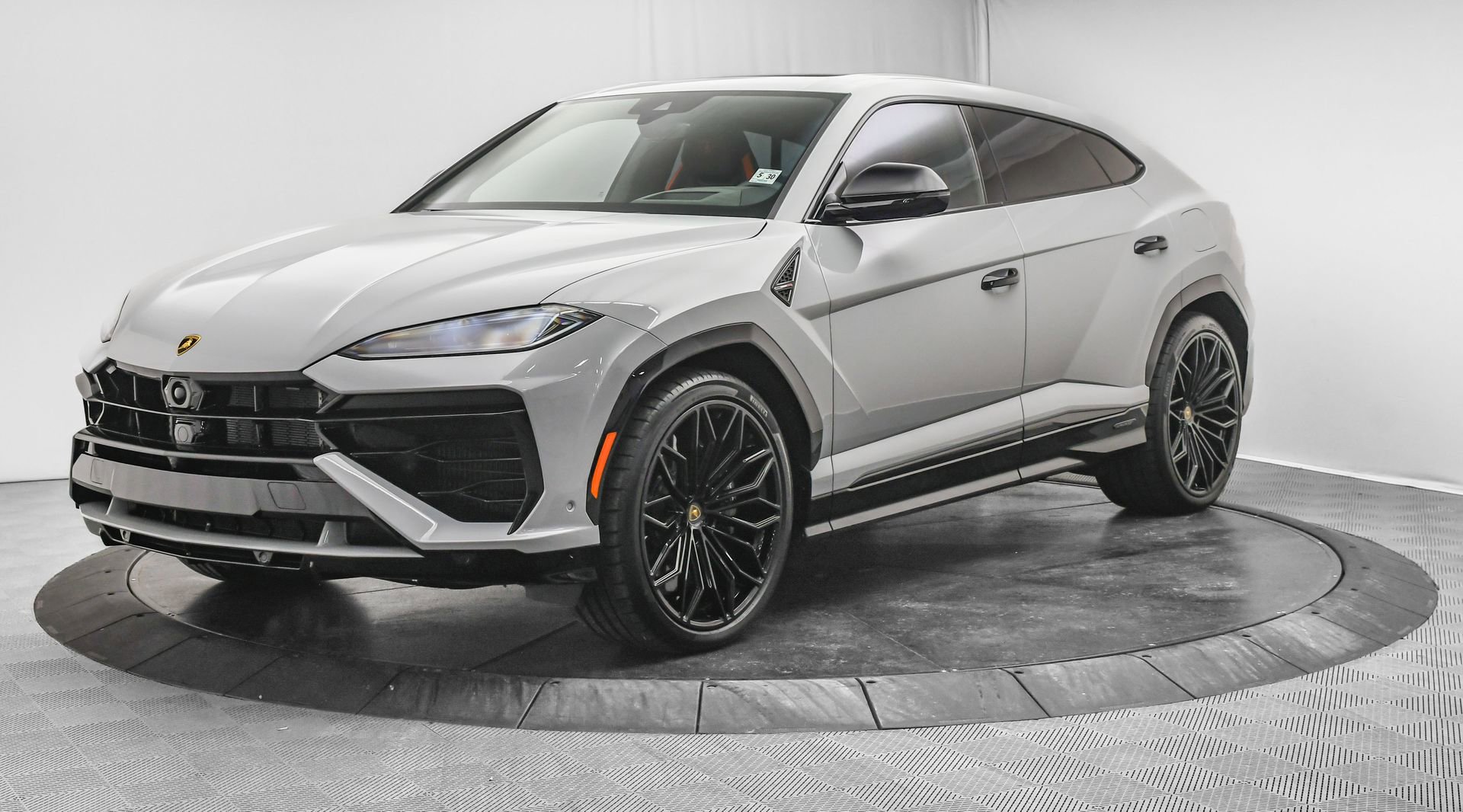 Used 2025 Lamborghini Urus SE image 3