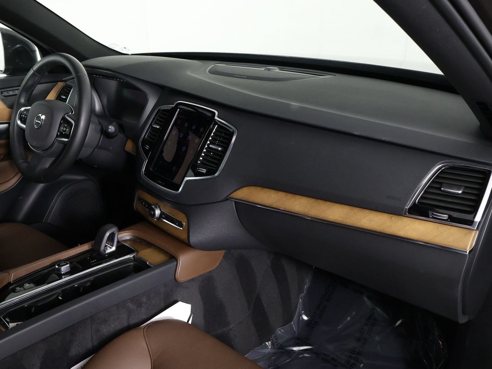 Certified 2024 Volvo XC90 T8 Plus w/ Protection Package Premier AWD/4WD image 22