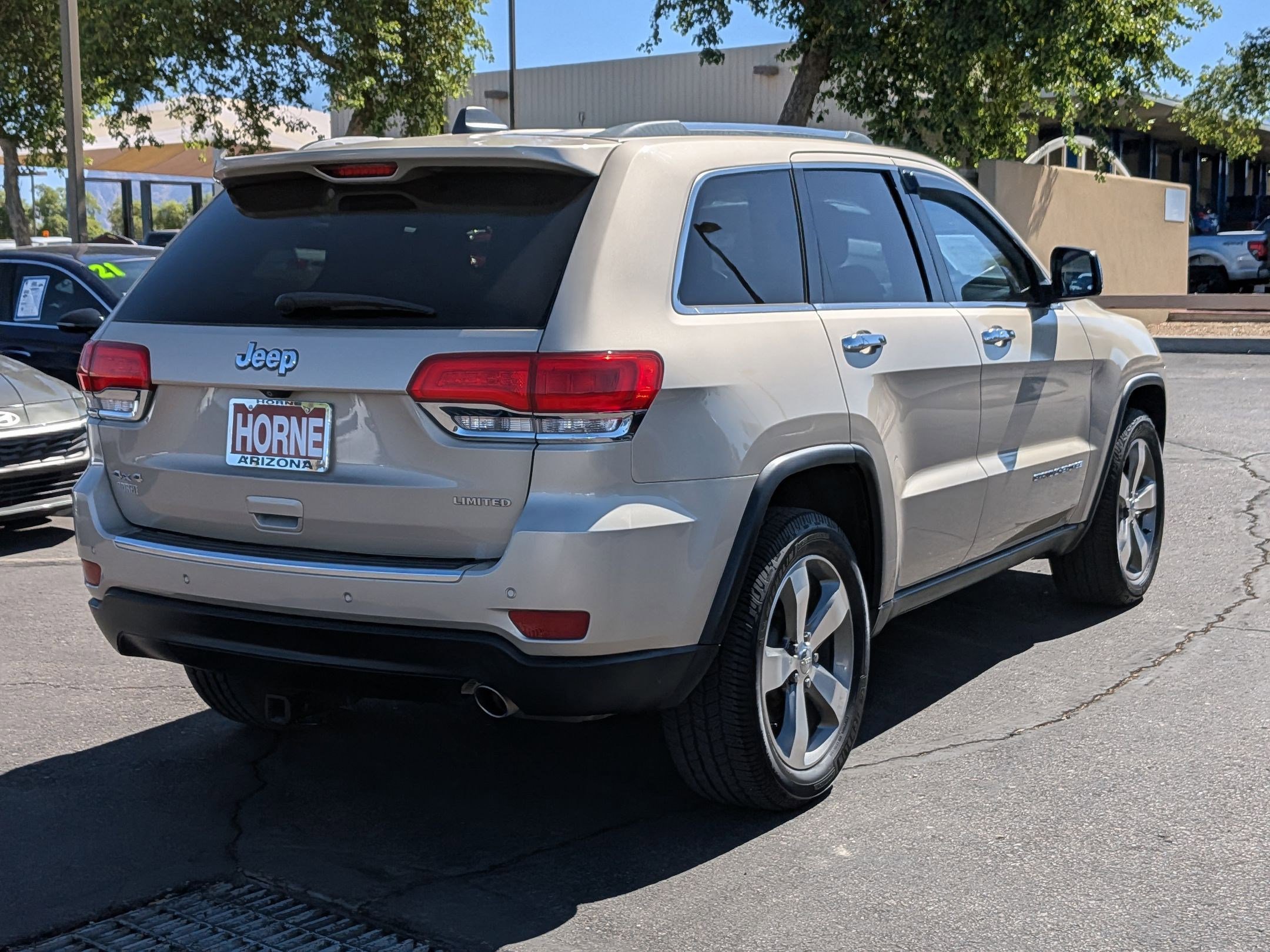 Used 2015 Jeep Grand Cherokee Limited w/ Luxury Group II AWD/4WD image 5