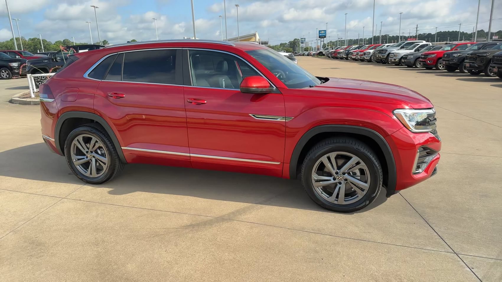 Used 2024 Volkswagen Atlas Cross Sport SEL R-Line AWD/4WD image 9