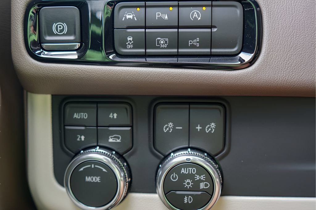 New 2026 GMC Yukon Denali w/ Sun & Power Step Package AWD/4WD image 15