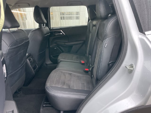 Used 2025 Mitsubishi Outlander SE AWD/4WD image 29