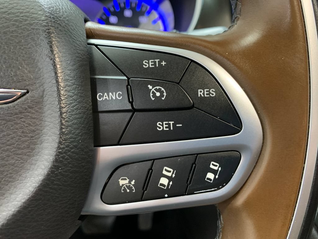 Used 2017 Chrysler Pacifica Limited FWD image 28