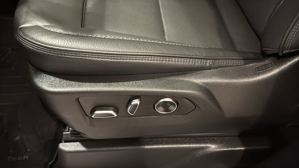 Used 2024 GMC Yukon Denali w/ Denali Reserve Package image 27