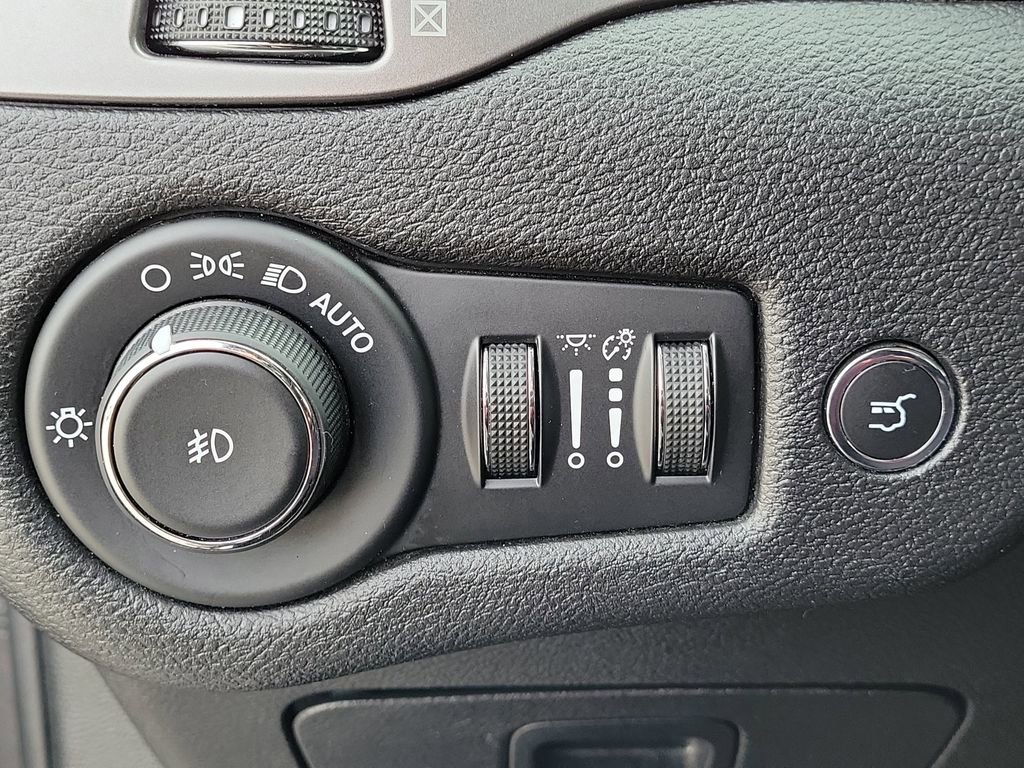 Used 2020 Jeep Cherokee Limited image 23