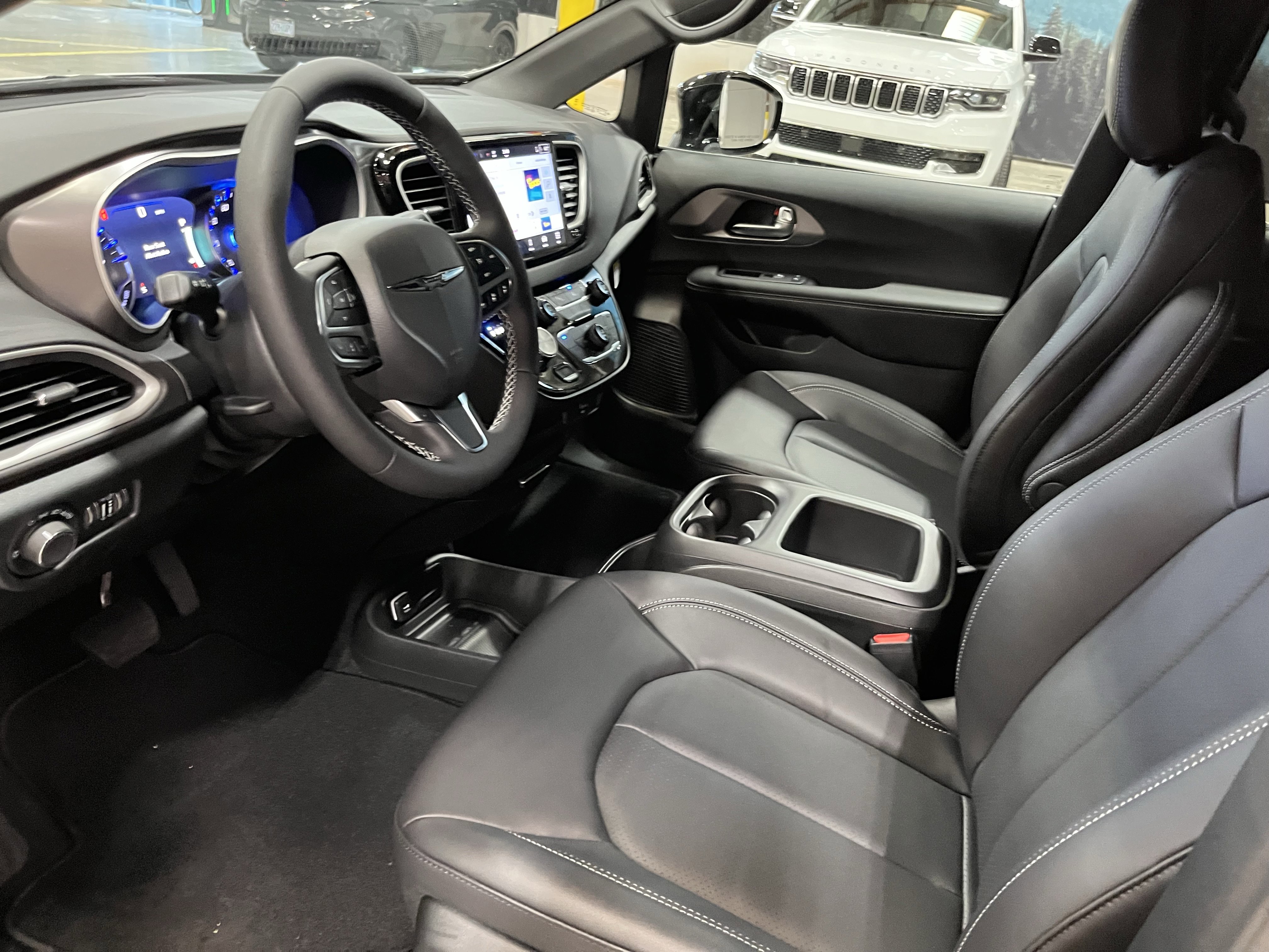 New 2026 Chrysler Voyager LX image 9