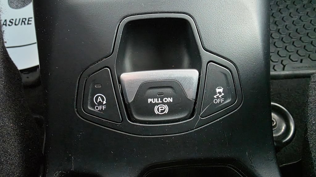Used 2023 Jeep Renegade Latitude AWD/4WD image 36
