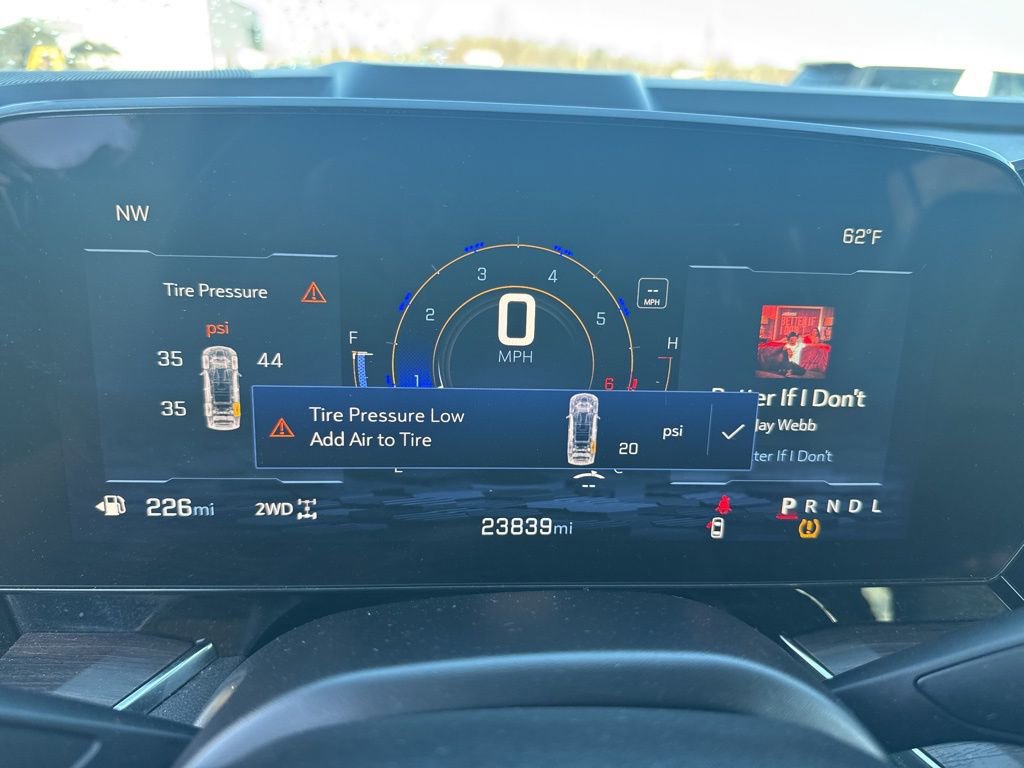 Used 2025 Chevrolet Suburban Z71 image 7