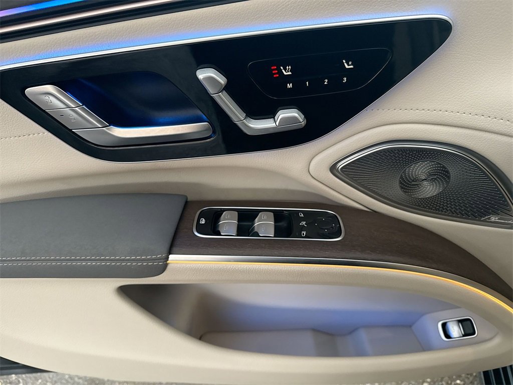 Used 2022 Mercedes-Benz EQS 580 4MATIC Sedan image 15