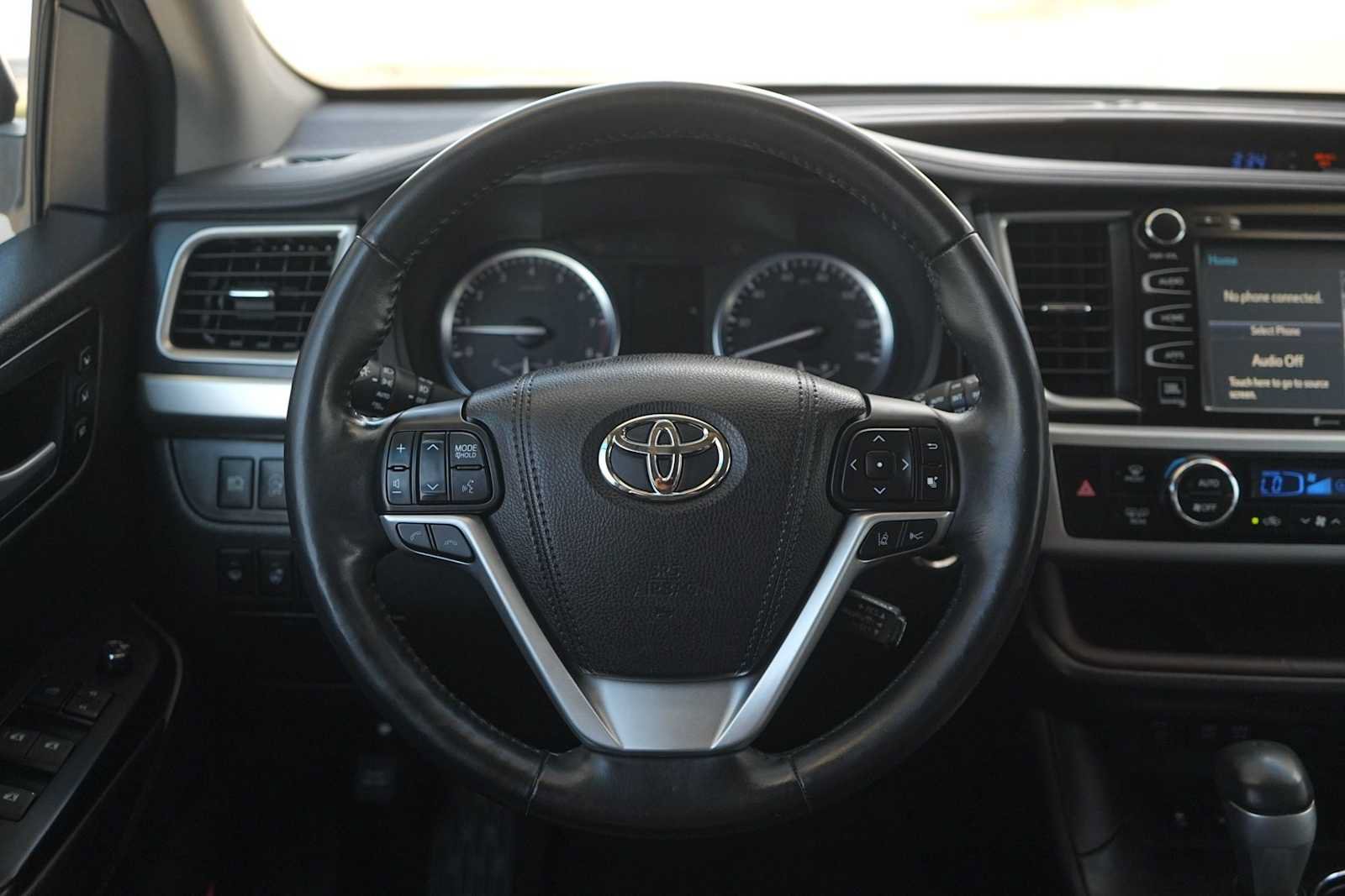 Used 2017 Toyota Highlander Limited Platinum FWD image 16