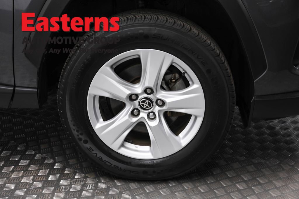 Used 2021 Toyota RAV4 LE image 31