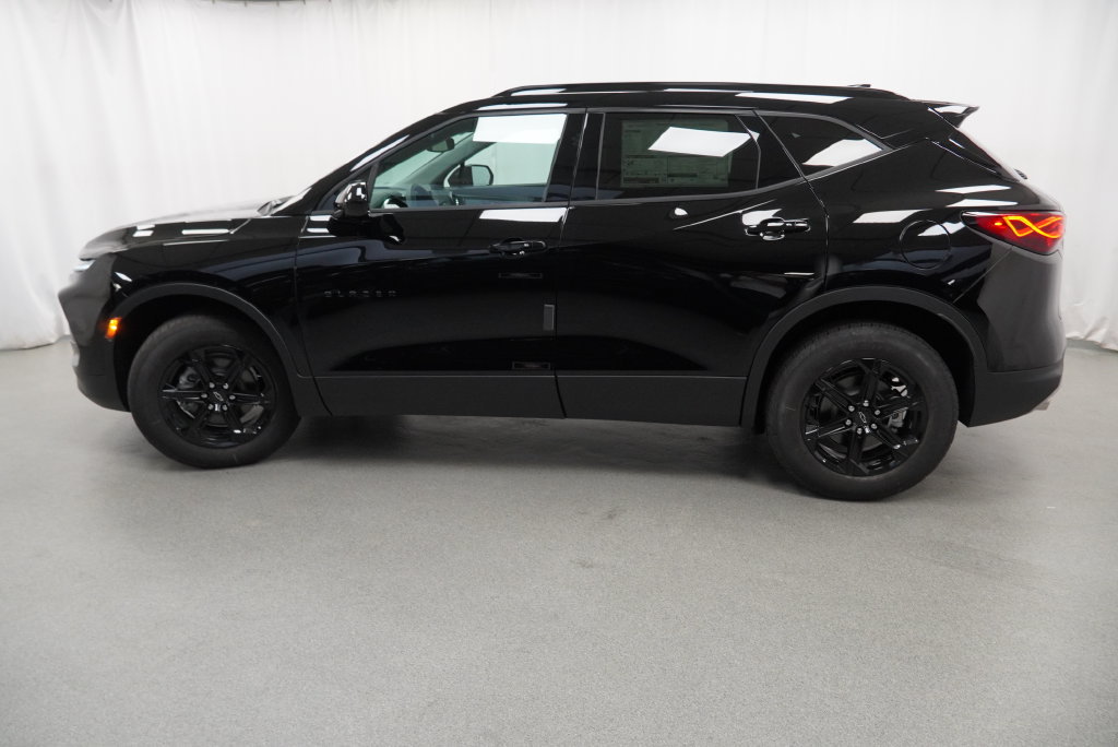 New 2026 Chevrolet Blazer LT w/ Convenience Package AWD/4WD image 38