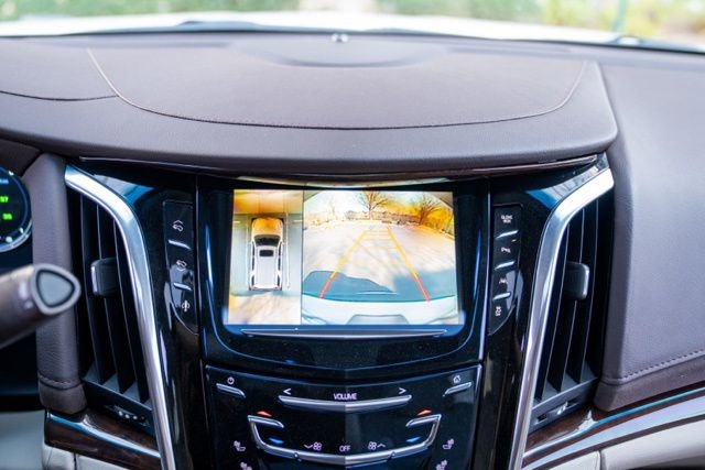 Used 2016 Cadillac Escalade Luxury image 34