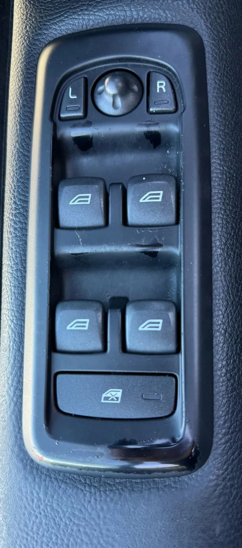 Used 2011 Land Rover LR4 HSE AWD/4WD image 26