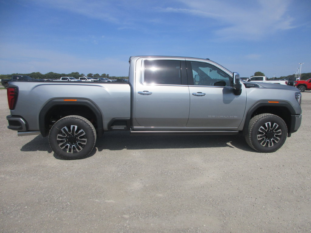 New 2026 GMC Sierra 3500 Denali Ultimate AWD/4WD image 3