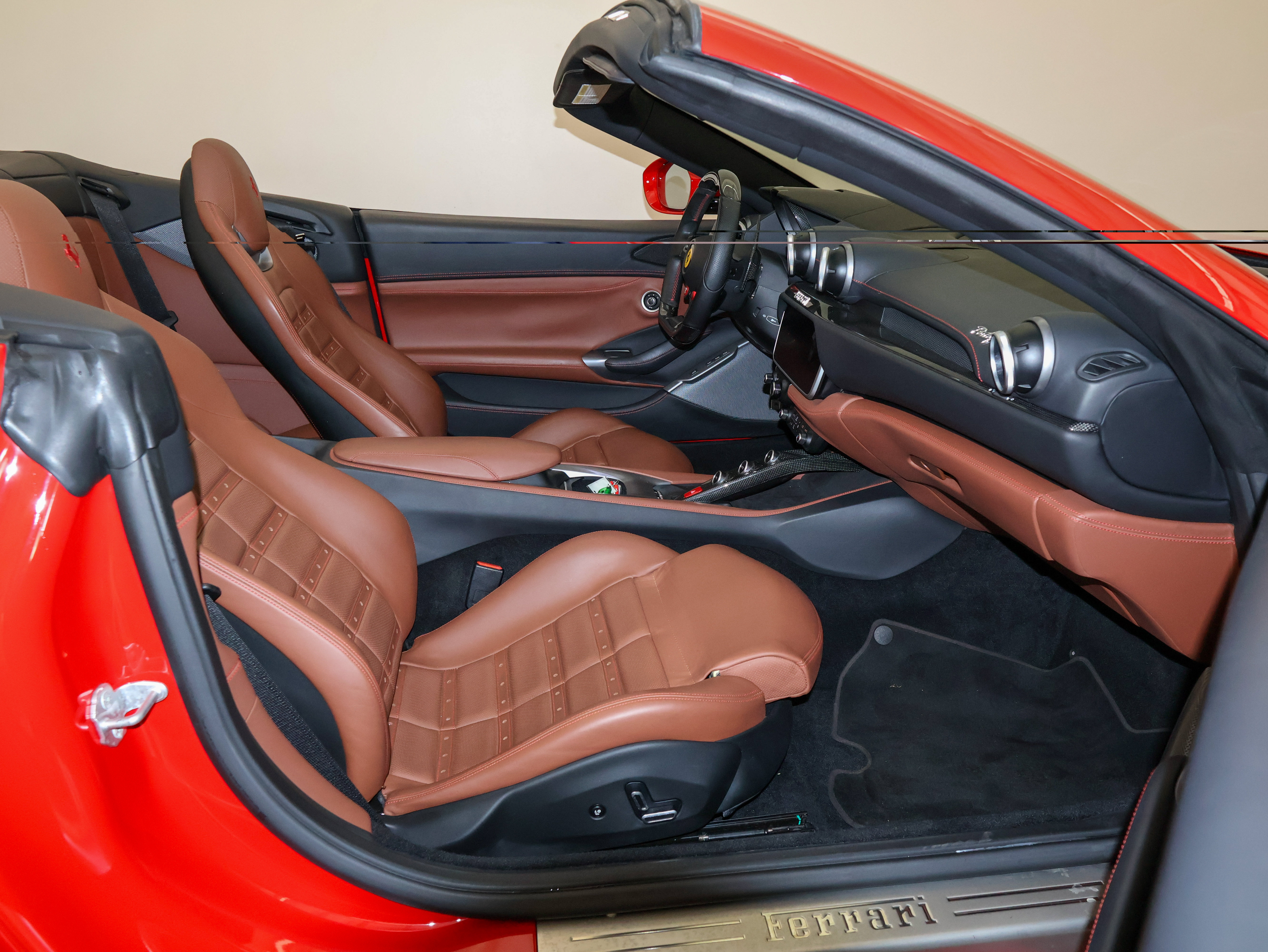 Used 2019 Ferrari Portofino RWD image 49