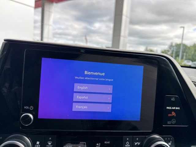 Used 2023 Toyota Highlander XLE AWD/4WD image 15