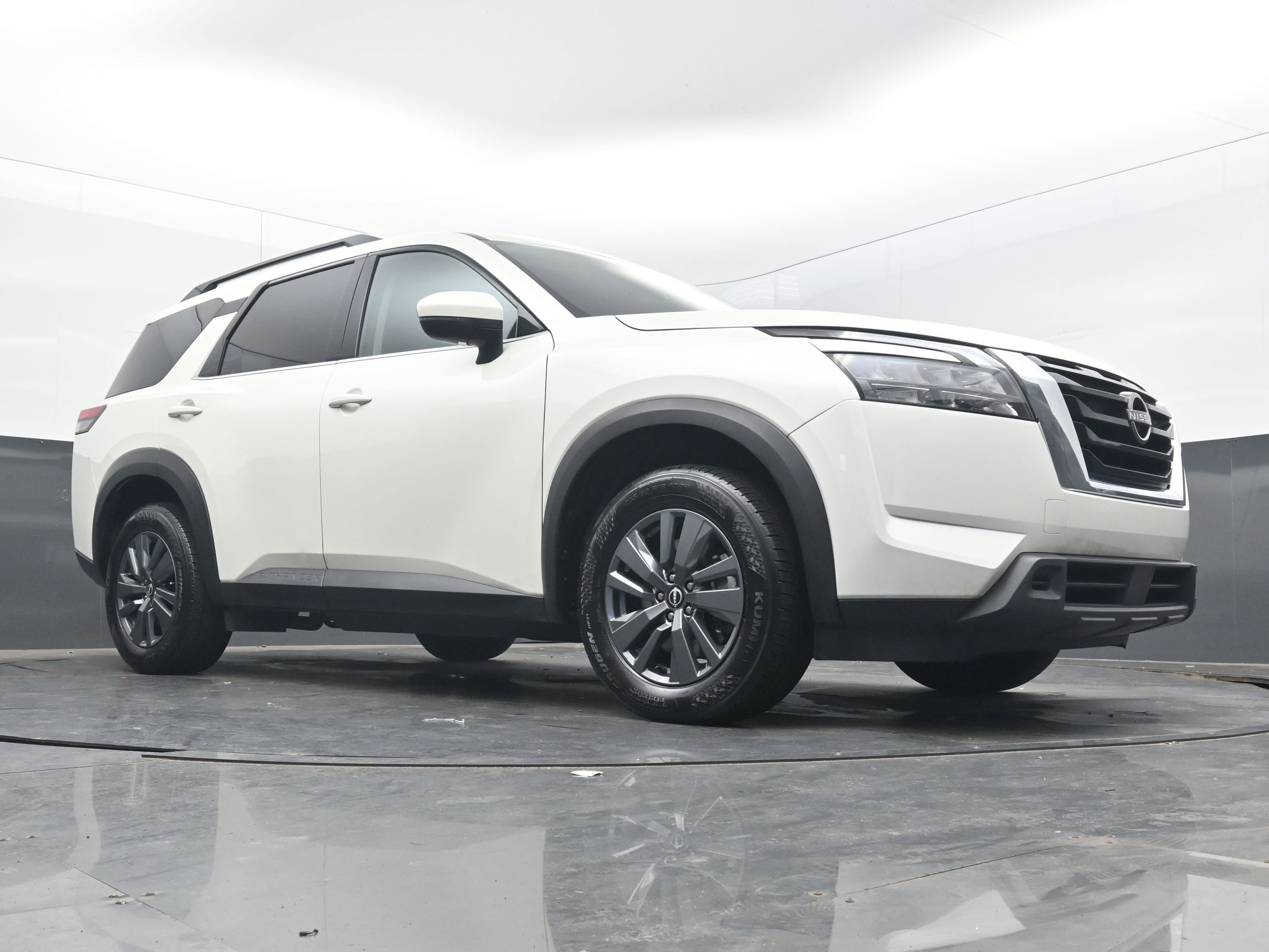 Used 2024 Nissan Pathfinder SV image 24