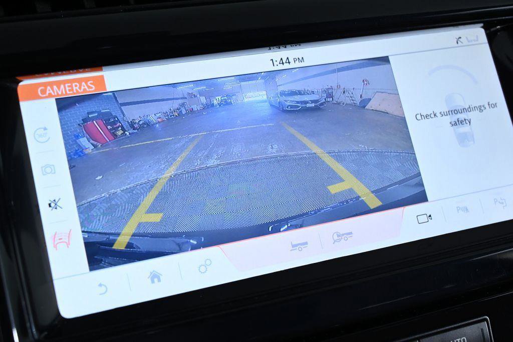 Used 2019 Land Rover Discovery HSE image 17