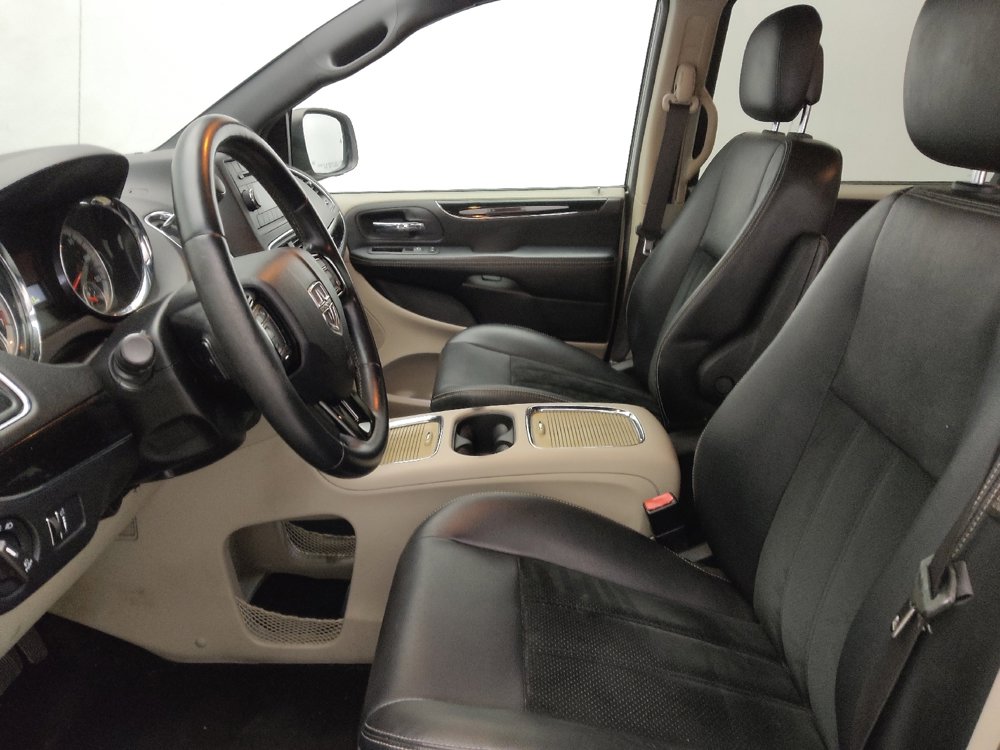 Used 2017 Dodge Grand Caravan SXT image 17