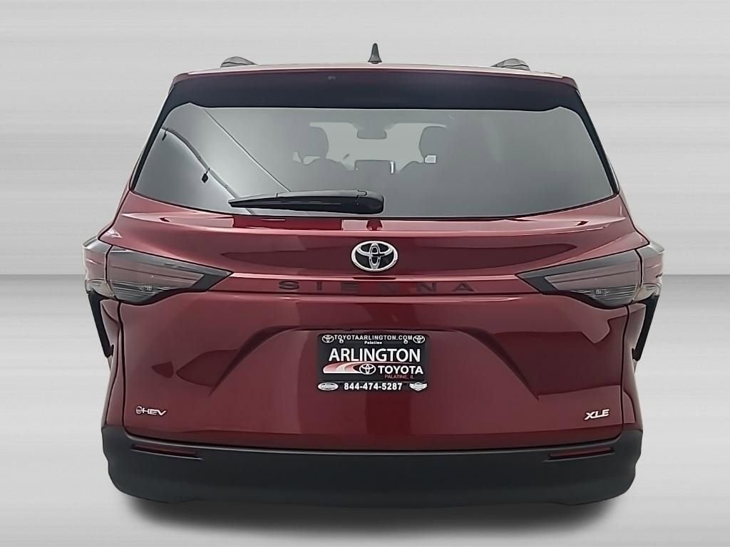 Used 2026 Toyota Sienna XLE image 6