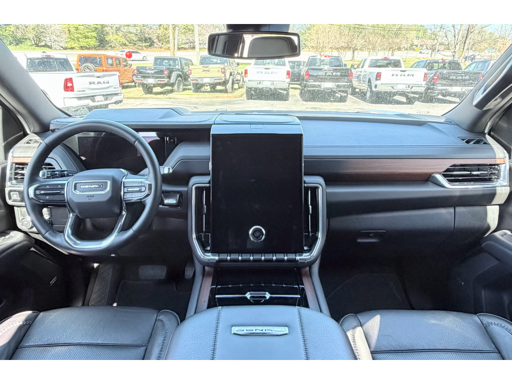 Used 2025 GMC Yukon XL Denali RWD image 13