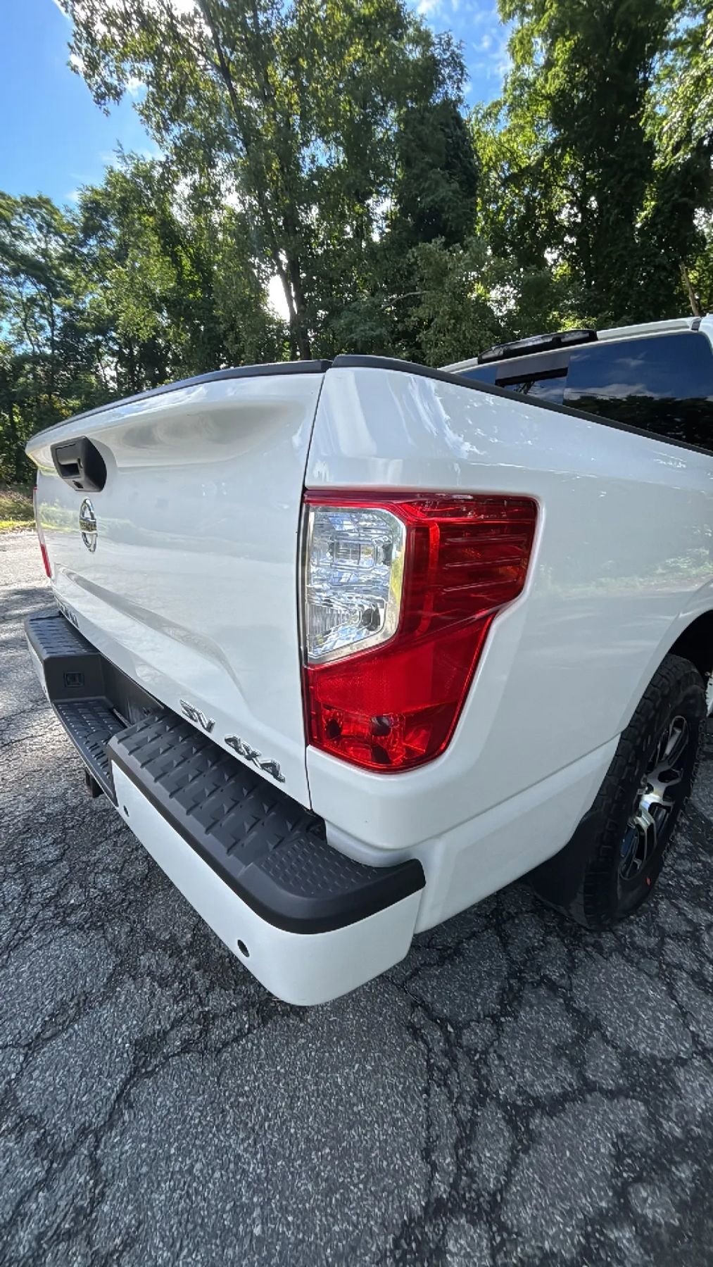Used 2021 Nissan Titan SV w/ SV Convenience Package image 32