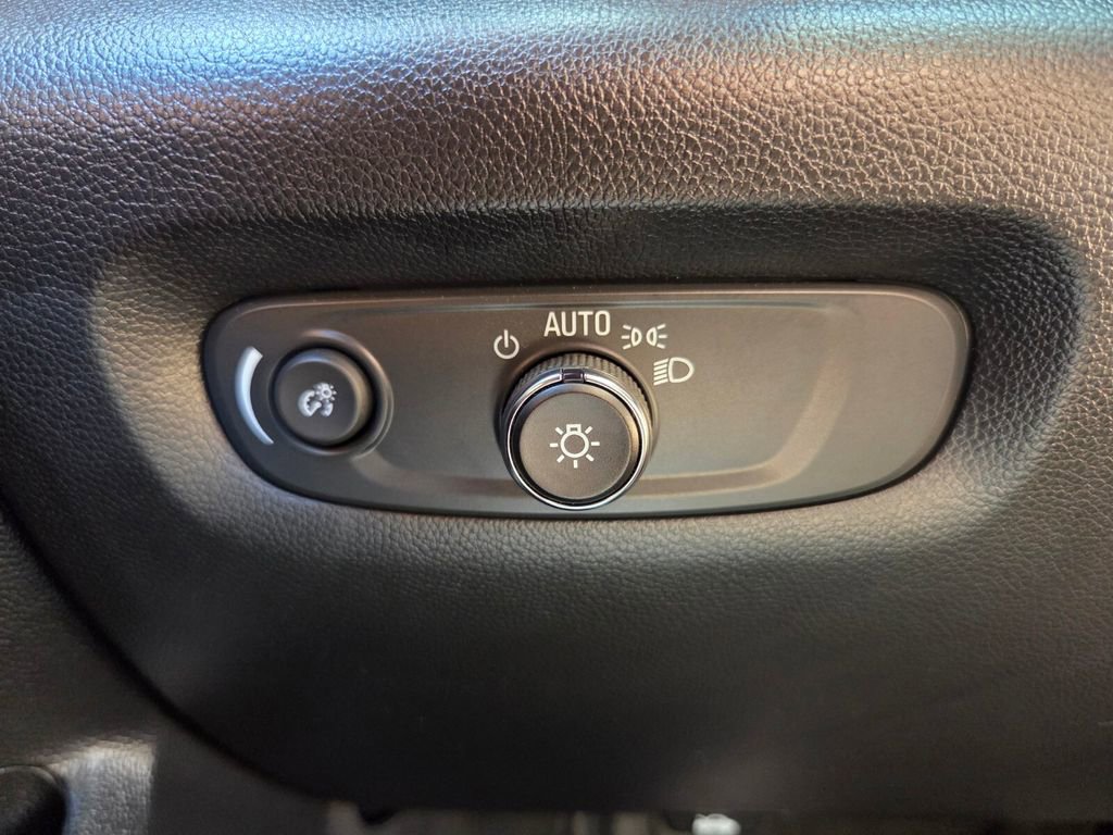 Certified 2023 Chevrolet Traverse LT FWD image 22