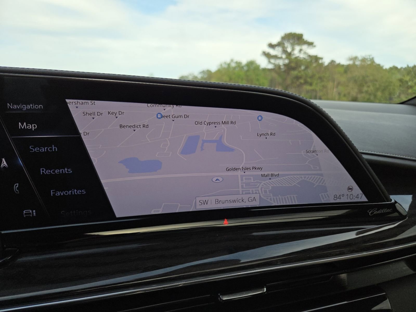 Used 2022 Cadillac Escalade Premium Luxury RWD image 4