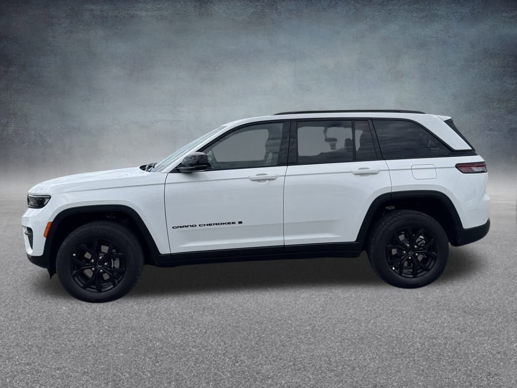 New 2025 Jeep Grand Cherokee Altitude image 3