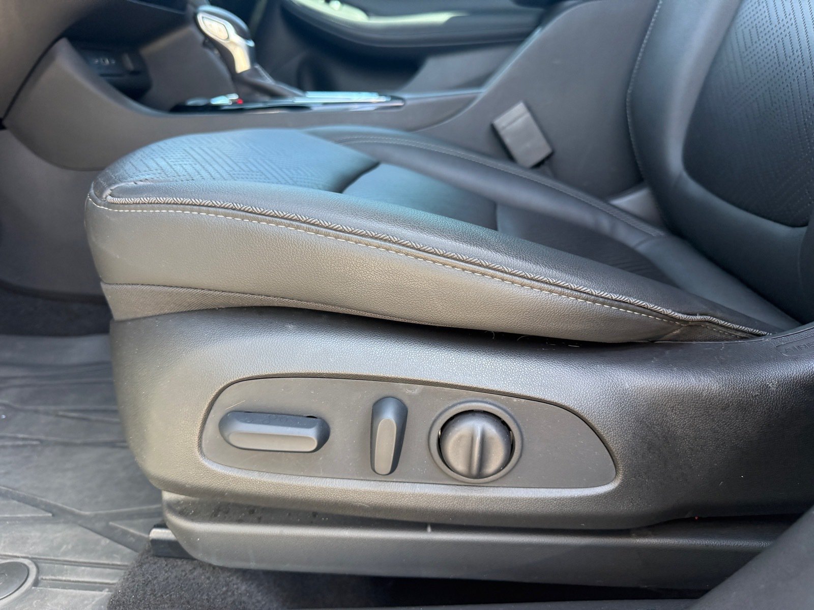 Used 2023 Buick Encore GX Essence w/ Experience Buick Package AWD/4WD image 10