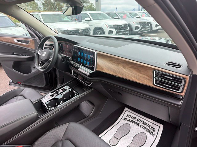 Used 2024 Volkswagen Atlas SE w/ Black Wheel Package AWD/4WD image 27