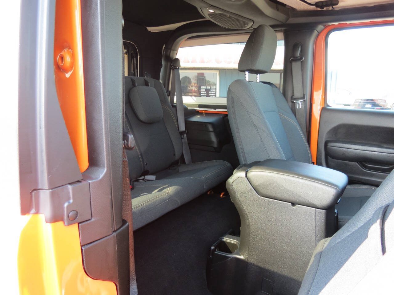 Used 2025 Jeep Wrangler Sport AWD/4WD image 9
