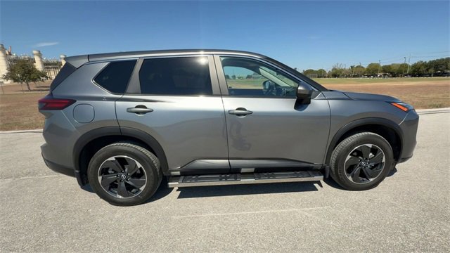 Used 2024 Nissan Rogue SV image 9