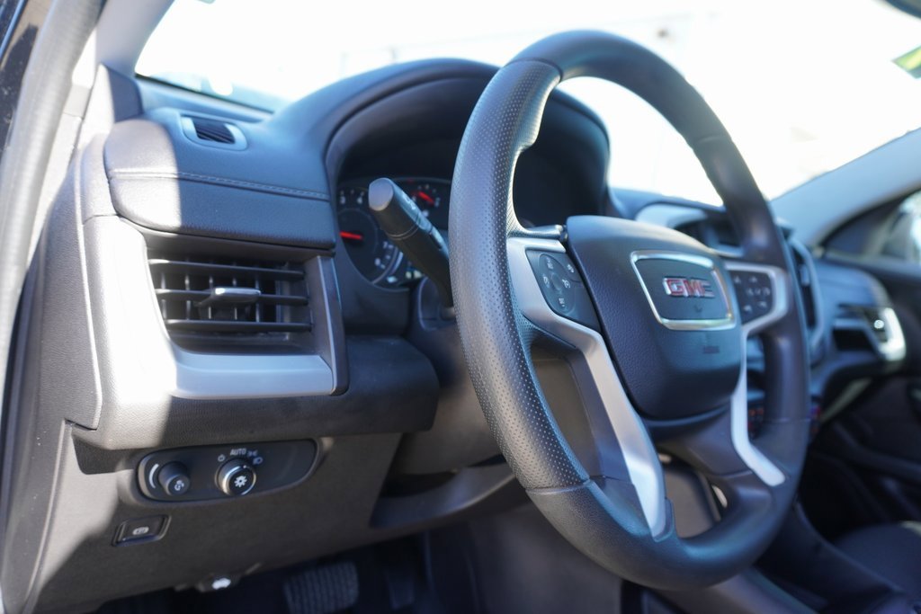 Used 2024 GMC Terrain SLE w/ Driver Convenience Package image 12