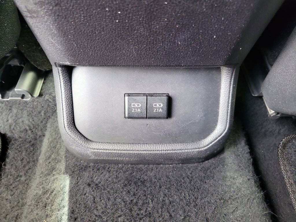 Used 2021 Toyota Highlander LE image 17