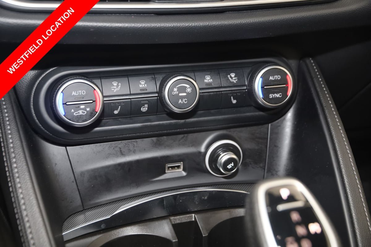 Used 2024 Alfa Romeo Stelvio Ti AWD/4WD image 32