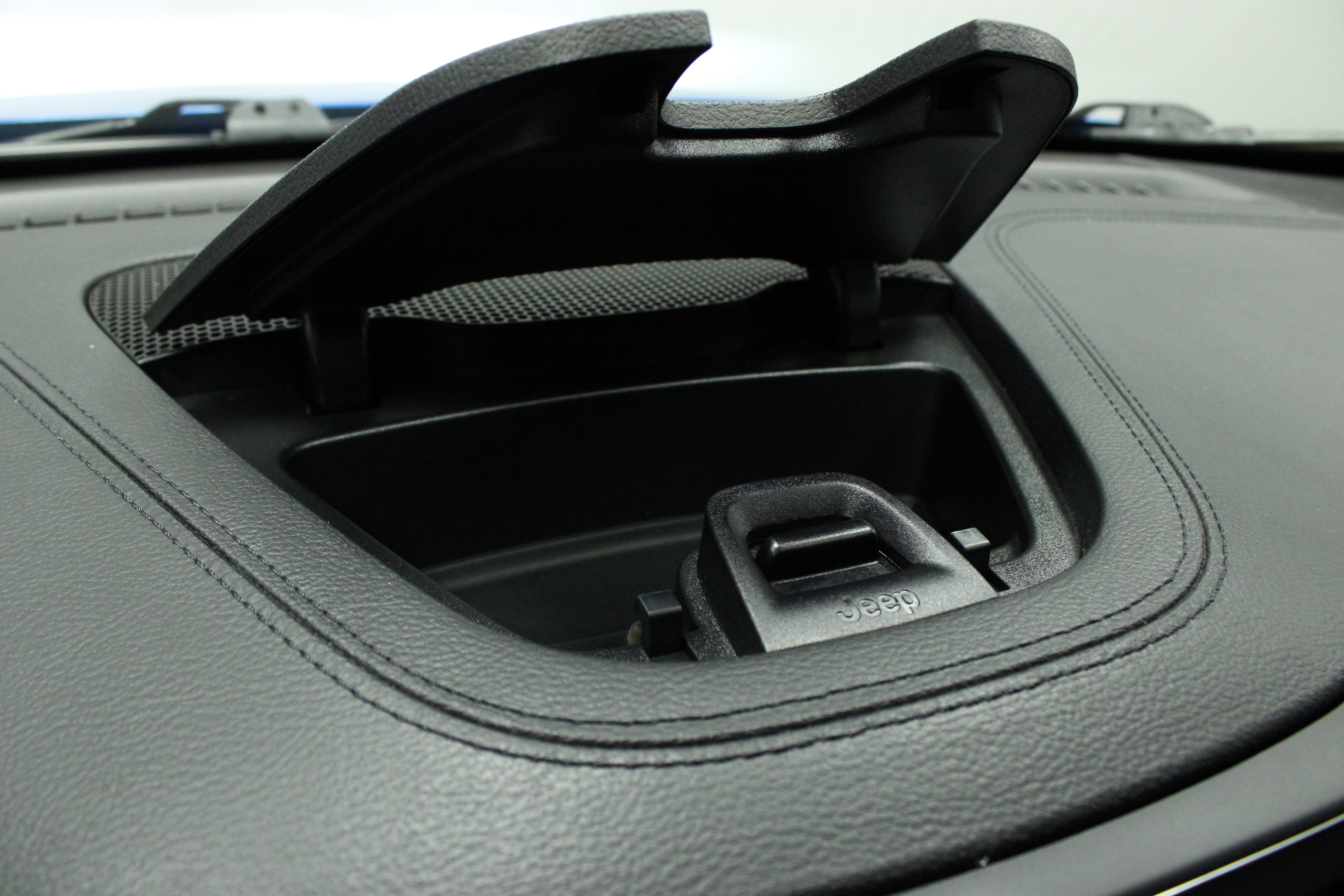 Used 2023 Jeep Cherokee Altitude Lux w/ Lux Elite Package image 25